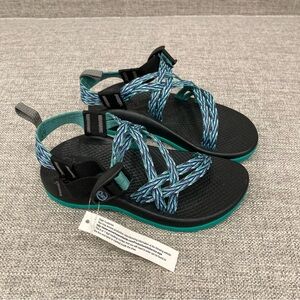 NWT Chaco size 1 youth strap sandals
